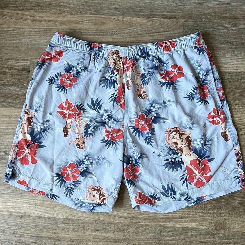 TOMMY BAHAMA RELAX BLUE HAWAIIAN GIRL SHORTS MENS LARGE - Picture 1 of 8